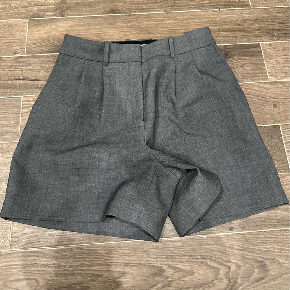 Aritzia Babaton Pleated 5” Shorts Dark Gray Size 4